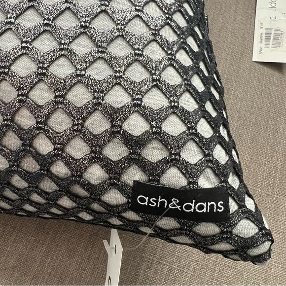 X2 Ash & Dans Addy Decorative Pillow in Black/Grey Size 16′ x 16” NWT $330 - Picture 7 of 8